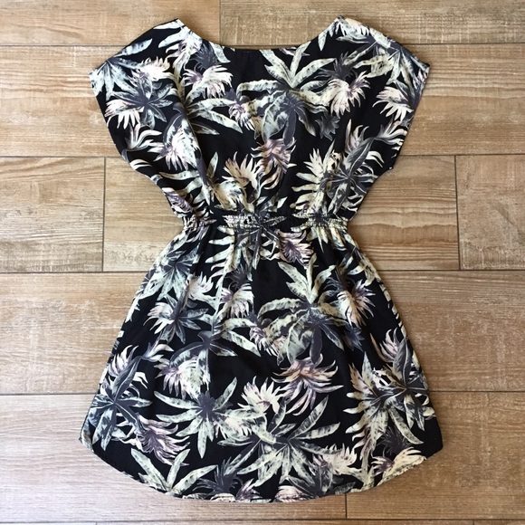 *SOLD*   Palm Leaf Trend🌿 Black Mini Pocket Dress - Picture 8 of 8